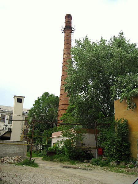 File:Old high chimney in Downtown - panoramio.jpg