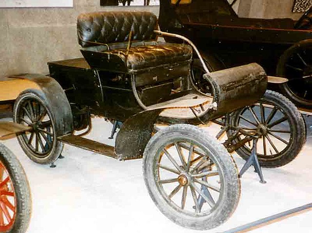 1902 Oldsmobile Curved Dash runabout