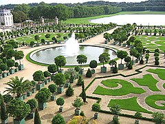 La Orangerie amb la Pièce d'Eau donis Suisses al fons.