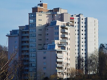 Orplid Hochhaus von Hans Scharoun in Böblingen, 1967 begannen die Bauarbeiten an dem 15 Stockwerke hohen Gebäude, 3 Jahre später waren die Wohnungen bezugsfertig. panoramio