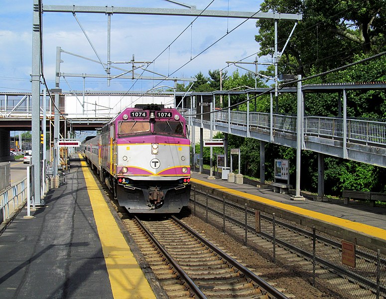 File:Outbound train arriving at South Attleboro station, June 2013.JPG