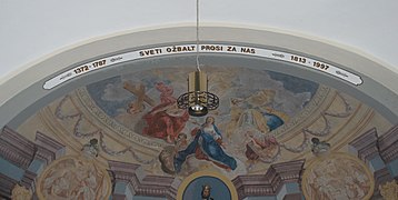 Ozbalt Pfarrkirche Gurtbogen mit Kirchendaten.jpg