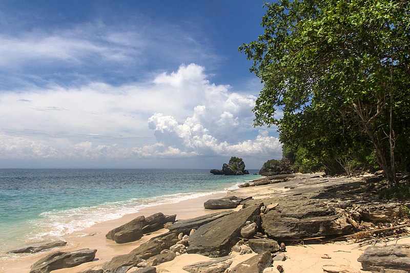 File:Padang Padang Beach - panoramio (1).jpg