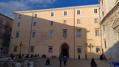 Come arrivare a Palazzo Conti Gentili con i mezzi pubblici - Informazioni sul luogo