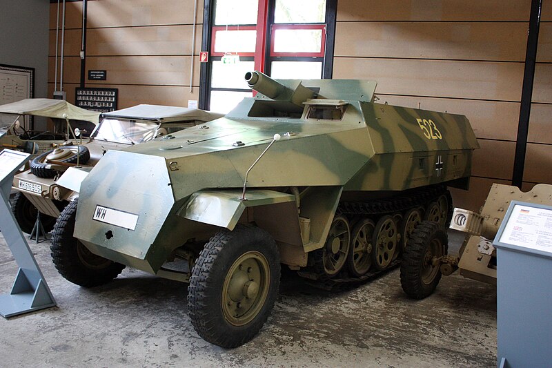 File:Panzermuseum Munster 2010 0256.JPG