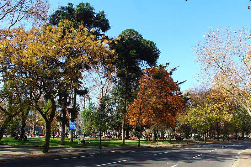 File:Parque Florestal - Santiago - Chile (14764391608).jpg