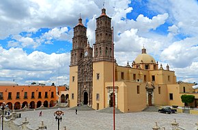 Parroquia de Nuestra Señora de los Dolores, Jardín del Grande, Dolores Hidalgo, Guanajuato- Nuestra Señora de los Dolores parish (24023404070).jpg