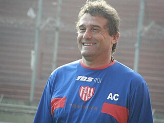 <span class="mw-page-title-main">Raúl Armando</span> Argentine footballer (born 1965)