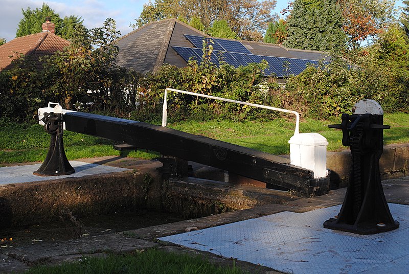 File:Perry Barr Locks - 2018-10 -22- Andy Mabbett - 07.jpg