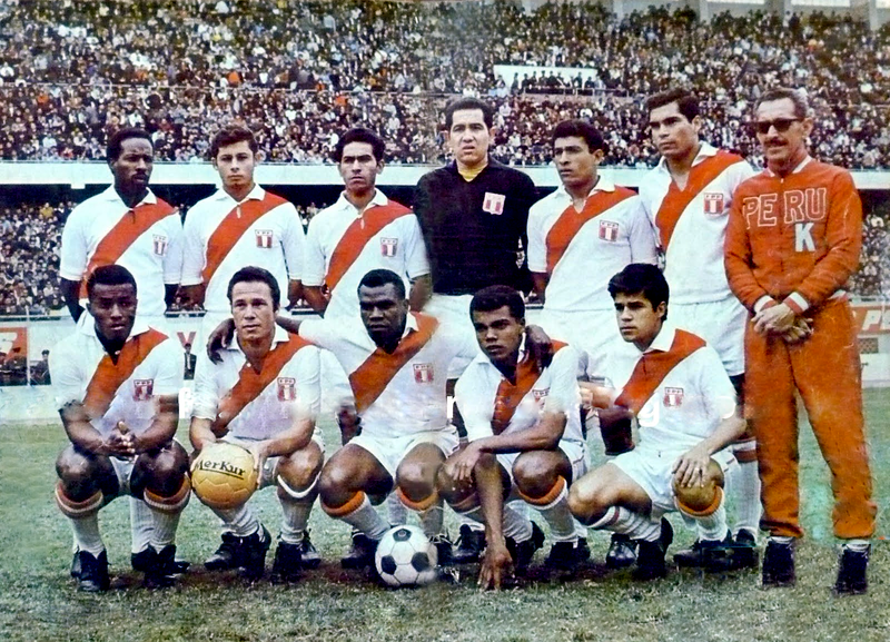 File:Peru national football team match against Mexico in Lima 1968 (retouched).png