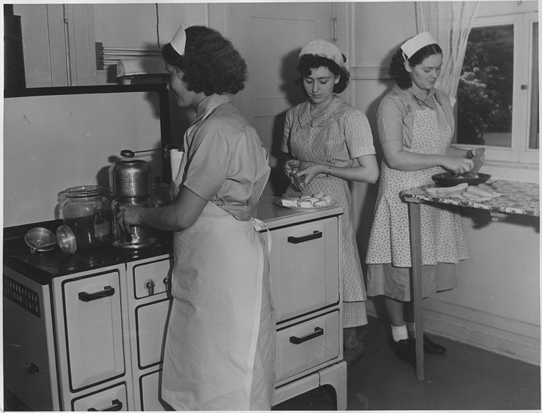File:Photograph, WP 10688, OP^665 08 3 169, Household Workers Training Project, San Jose, California (Cooking). - NARA - 296100.jpg
