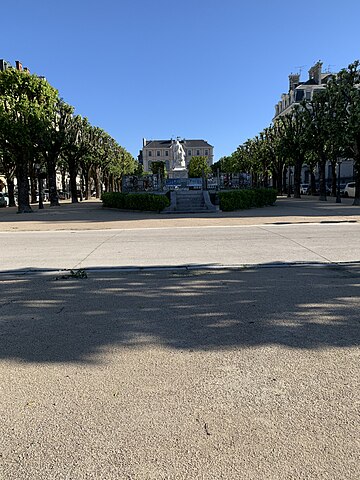 File:Place Royale, Pau, Pyrénées-Atlantiques.jpg