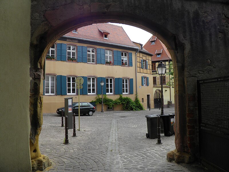 File:Place du Général-André-Hartemann (Colmar) (2).JPG