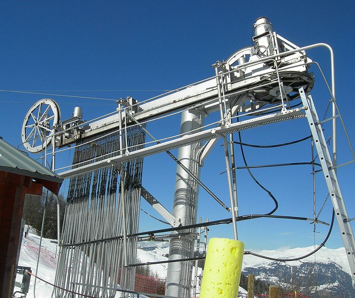 File:Platter lift machinery.jpg