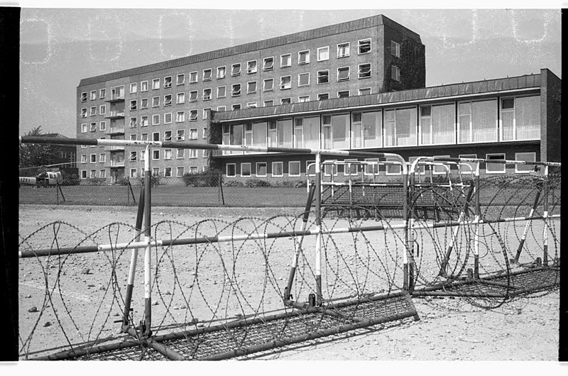 File:Polizei erwartet Demonstration gegen Landesregierung (Kiel 21.874).jpg