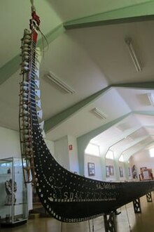 Solomon Islands war canoe on display at The South Sea Islands Museum (picture taken Feb 2106) Polynesian War Canoe.jpg