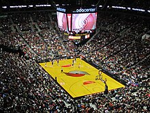 Archivo:Portland_Trail_Blazers_at_Moda_Center,_December_2013_-_01.JPG