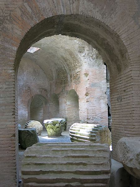 File:Pozzuoli, anfiteatro Flavio (17985525356).jpg