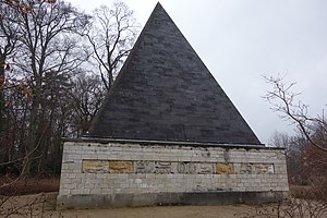 Pyramide Neuer-Garten-Potsdam.jpg