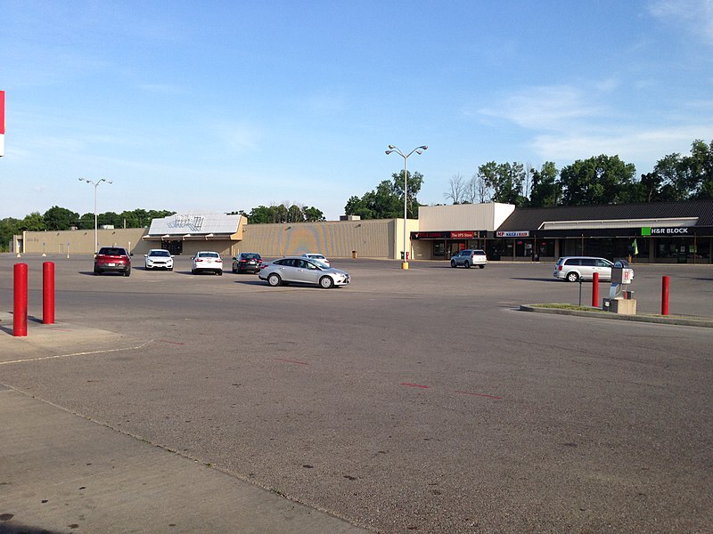 File:Recently closed Kmart in Lancaster, Ohio (28132138065).jpg