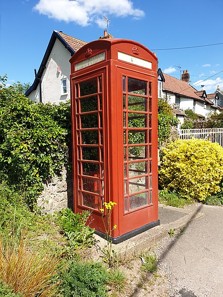 File:Red Telephone Kiosk in Churchill.jpg