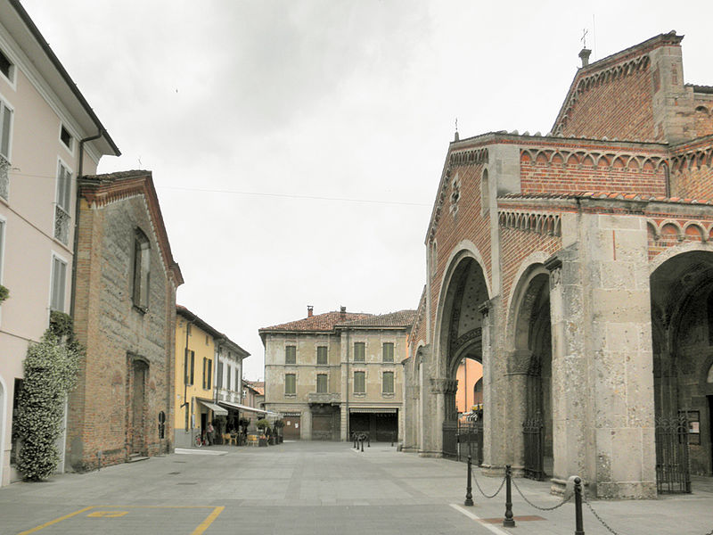 File:Rivolta d Adda chiesa scorcio.JPG