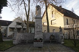 Am Kriegerdenkmal in Rottendorf