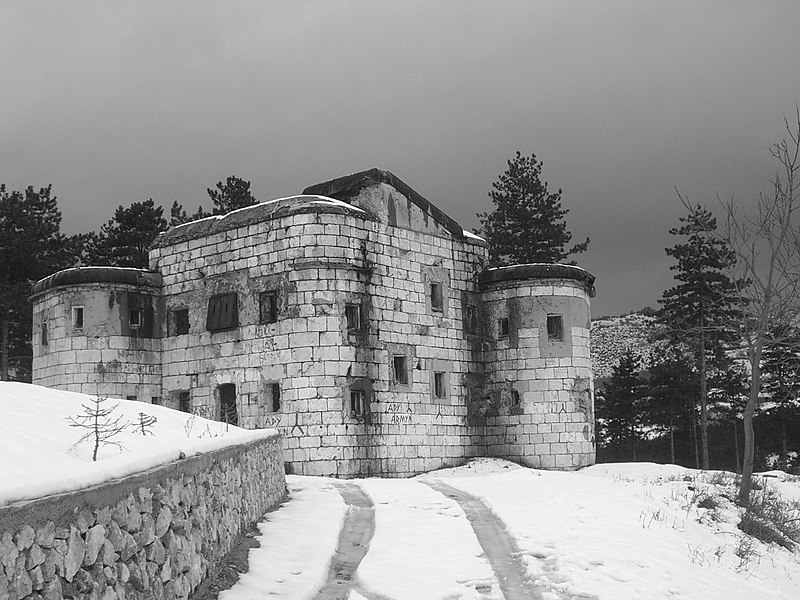 File:Ruine Sarajevo.jpg