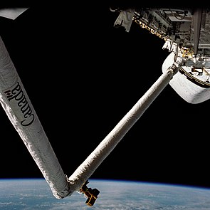RMS-robottikäsivarsi käytössä STS-2-lennolla.