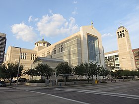 Vue d'ensemble de la cocathédrale du Sacré-Cœur de Houston.