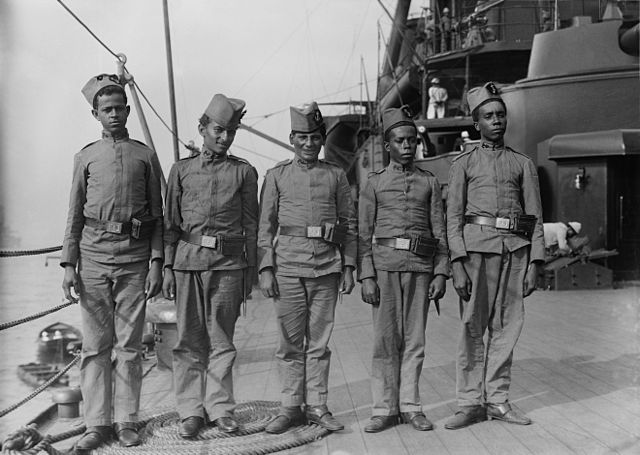 Sailors pose for a photographer on board Minas Geraes, probably during the ship's visit to the United States in early 1913.