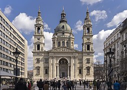 Saint Stephen Basilica, Westfassade, Budapest.jpg