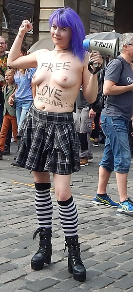 File:Samantha Pressdee Protesting for the release of Lauri Love.jpg