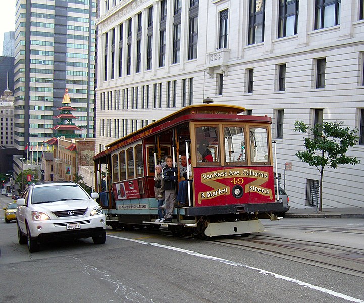 File:San Francisco Cable Car Racing Lexus up Nob Hill.jpg