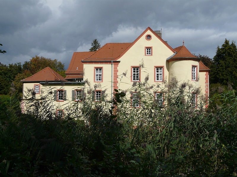 File:Schatthausen Wasserschloss von SW 2.JPG