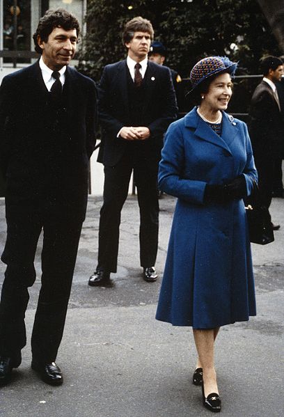 File:Seattle Mayor Charles Royer with Queen Elizabeth II of the United Kingdom, 1983.jpg