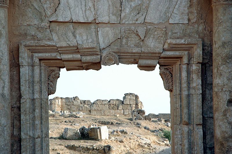 File:Sergiopolis cattedrale - GAR - 7-06.jpg