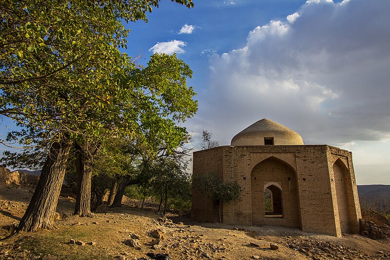 File:Shah Gharib Mausoleum (Anjedan).jpg