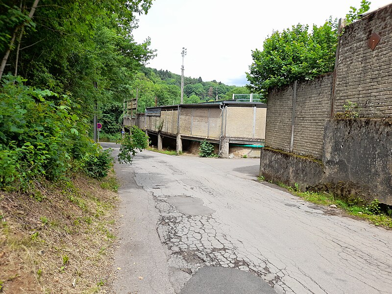 File:Side Stade du Thillenberg.jpg