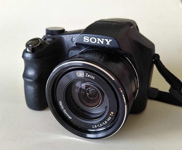 File:Sony Cyber-shot DSC-HX200V 1.jpg