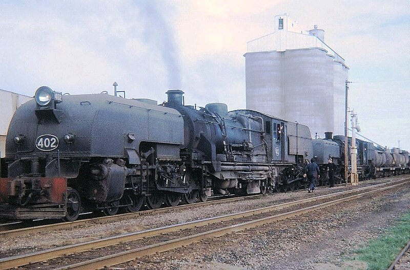 File:South Australian Railways 400 class Beyer-Garratt articulated steam locomotives at Jamestown, 1968.jpg