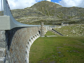 Kraftwerke 2. Ausbau mit Staumauer Lago Bianco Süd Photograph: 8rollen Eligible: yes - Alps: yes - Cultural heritage: yes Link