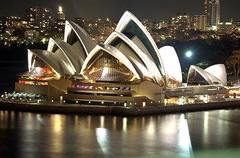 Vue nocturne de l'Opéra de Sydney depuis le Harbour Bridge. (définition réelle 3 038 × 2 012*)