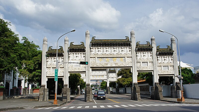 File:Taichung Confucius Temple by Memorial arch.JPG