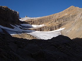 Utsikt over toppen av Taillon og breen (sommeren 2004).