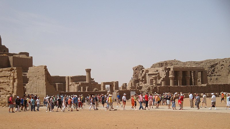 File:Tempio di Horus in Edfu - 7.jpg