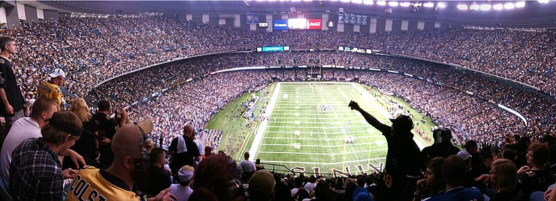 Panorama of 69,719 in attendance[52] during a Saints game vs the Detroit Lions, 2009