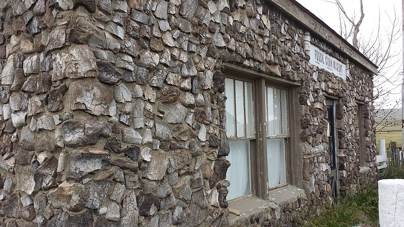 File:The bone cabin at Como Bluff.jpg