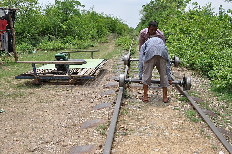 File:They place the wheels on the tracks (14452420055).jpg