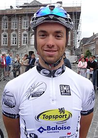 Tom Van Asbroeck, coureur de l'équipe cycliste Topsport Vlaanderen-Baloise, arborant le maillot de leader du classement par points de l'UCI Europe Tour, photographié le 15 juin 2014 lors de la présentation des équipes du Tour du Limbourg à Tongres en Belgique. (définition réelle 2 873 × 4 036)